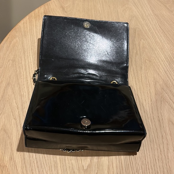 Vintage Chanel Black Quilted Patent leather Round top CC Flap Bag 1215c45 - Picture 5 of 16